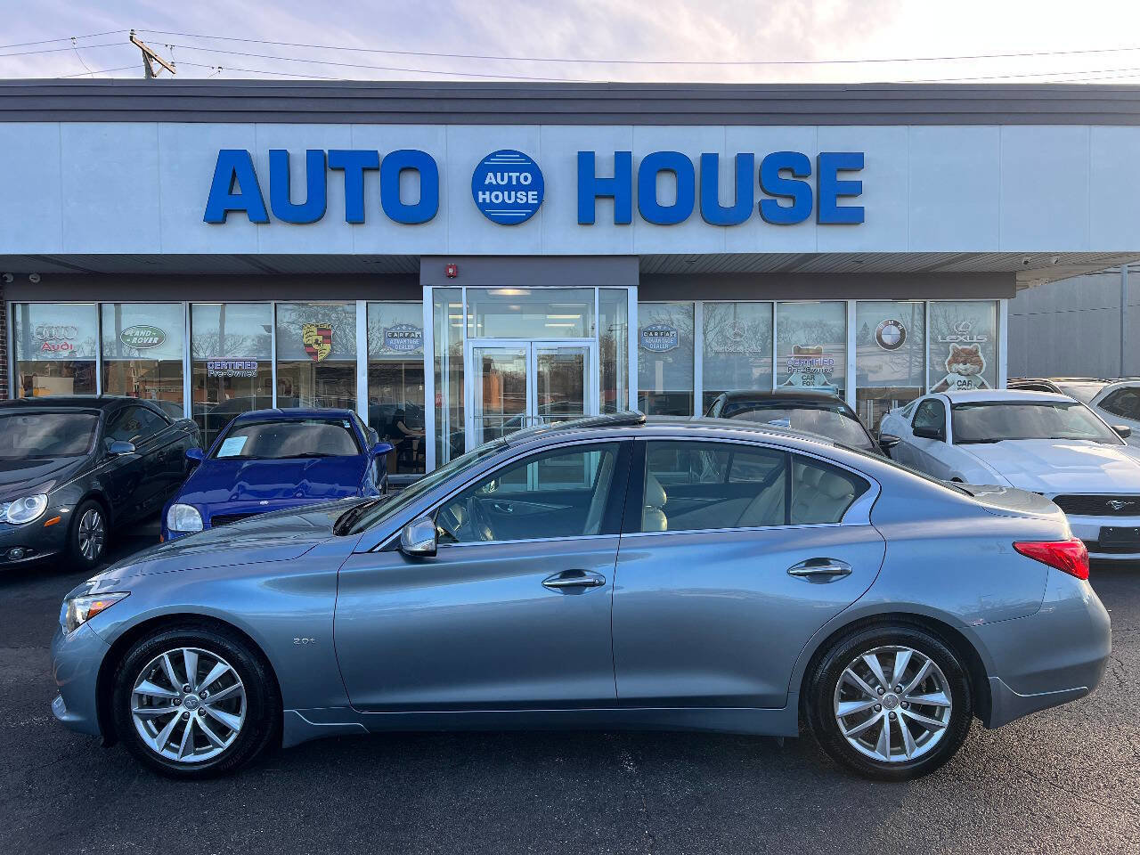 Used 2017 INFINITI Q50 Premium w/ 2.0T Premium Plus Package image 8