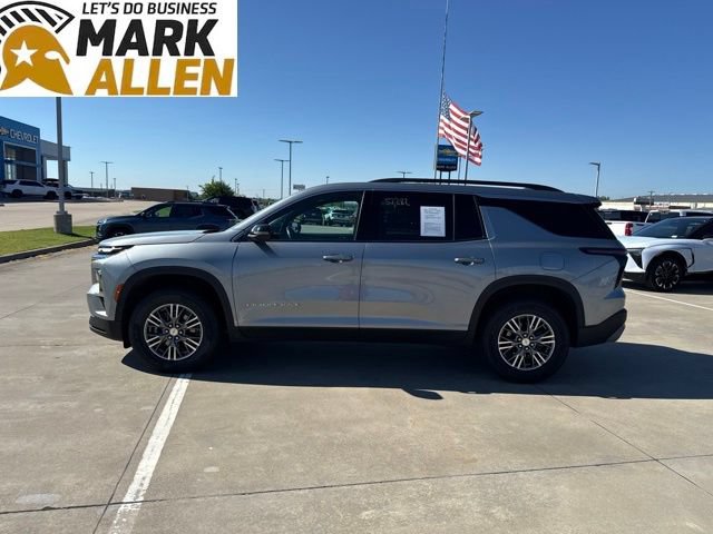Used 2025 Chevrolet Traverse LT AWD/4WD image 3