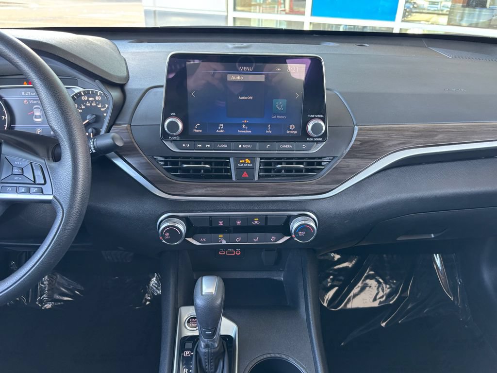 Used 2025 Nissan Altima 2.5 SV FWD image 13