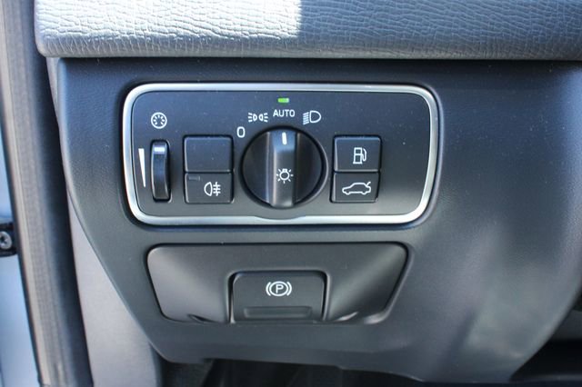 Used 2017 Volvo XC60 T6 Inscription w/ Climate Package AWD/4WD image 15