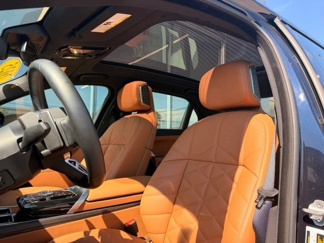 Used 2025 BMW 740i xDrive w/ Premium Package AWD/4WD image 17