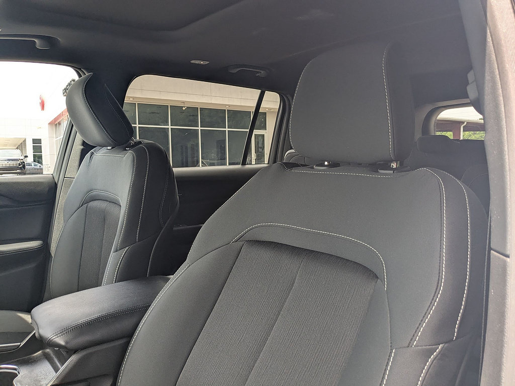 Used 2025 Jeep Grand Cherokee L Laredo w/ Luxury Tech Group I RWD image 14