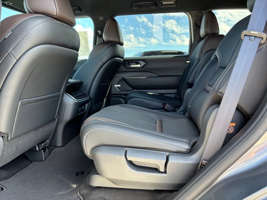 New 2026 Nissan Armada SL w/ Captain's Chari Seat Package image 18