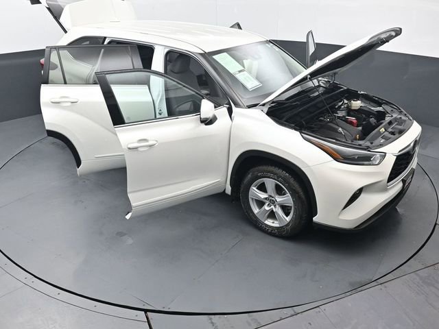 Used 2021 Toyota Highlander LE AWD/4WD image 51