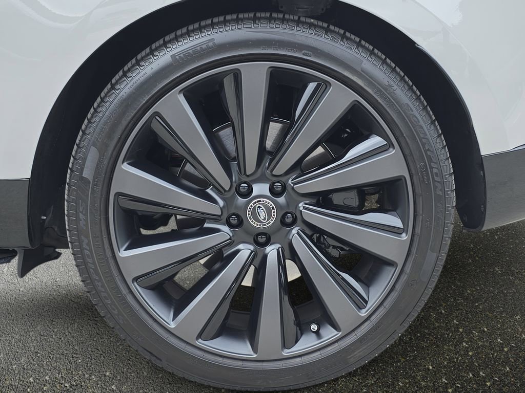 New 2025 Land Rover Range Rover SV image 35