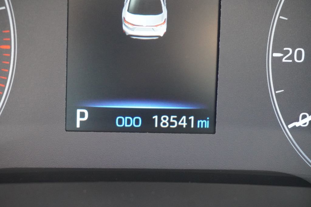 Certified 2025 Toyota Corolla LE image 9