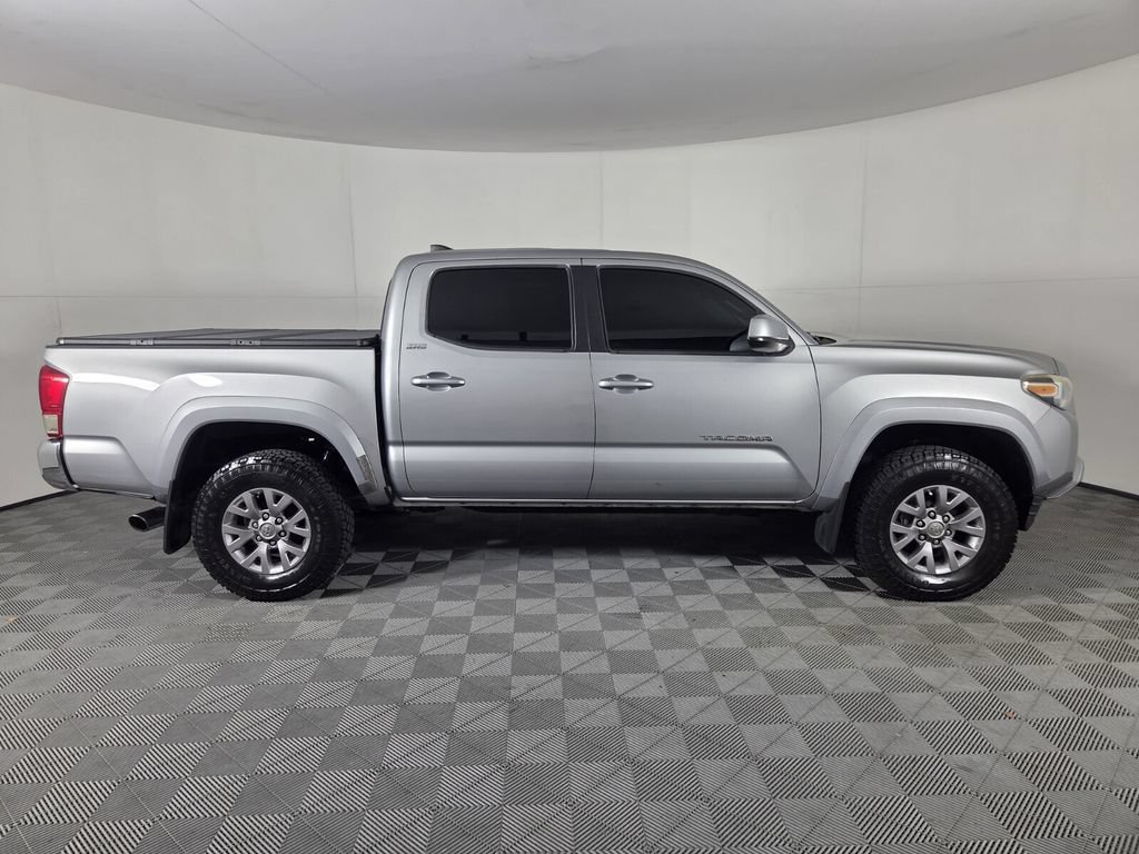 Used 2017 Toyota Tacoma TRD Sport RWD image 4