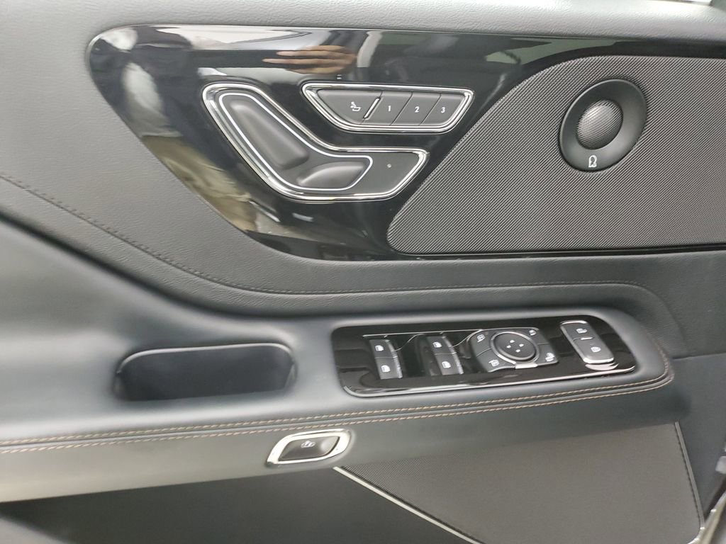 Used 2025 Lincoln Aviator 2WD w/ Jet Appearance Package image 19