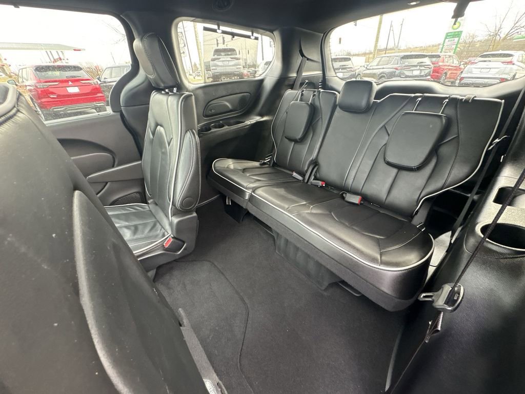 Used 2025 Chrysler Pacifica Limited FWD image 25