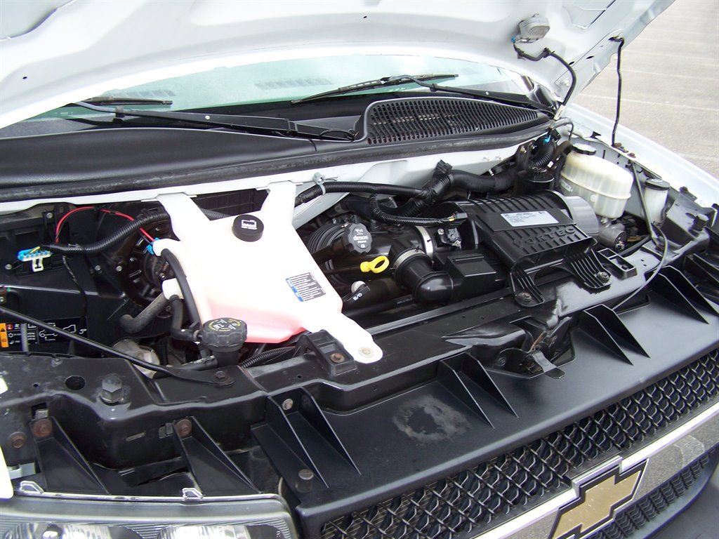 Used 2017 Chevrolet Express 2500 LT w/ LT Preferred Equipment Group image 37