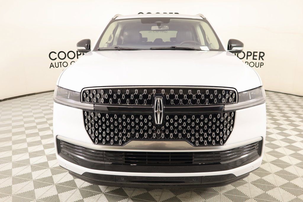 New 2025 Lincoln Navigator Reserve image 9