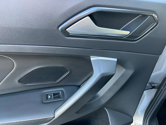 Used 2024 Volkswagen Tiguan SE image 27