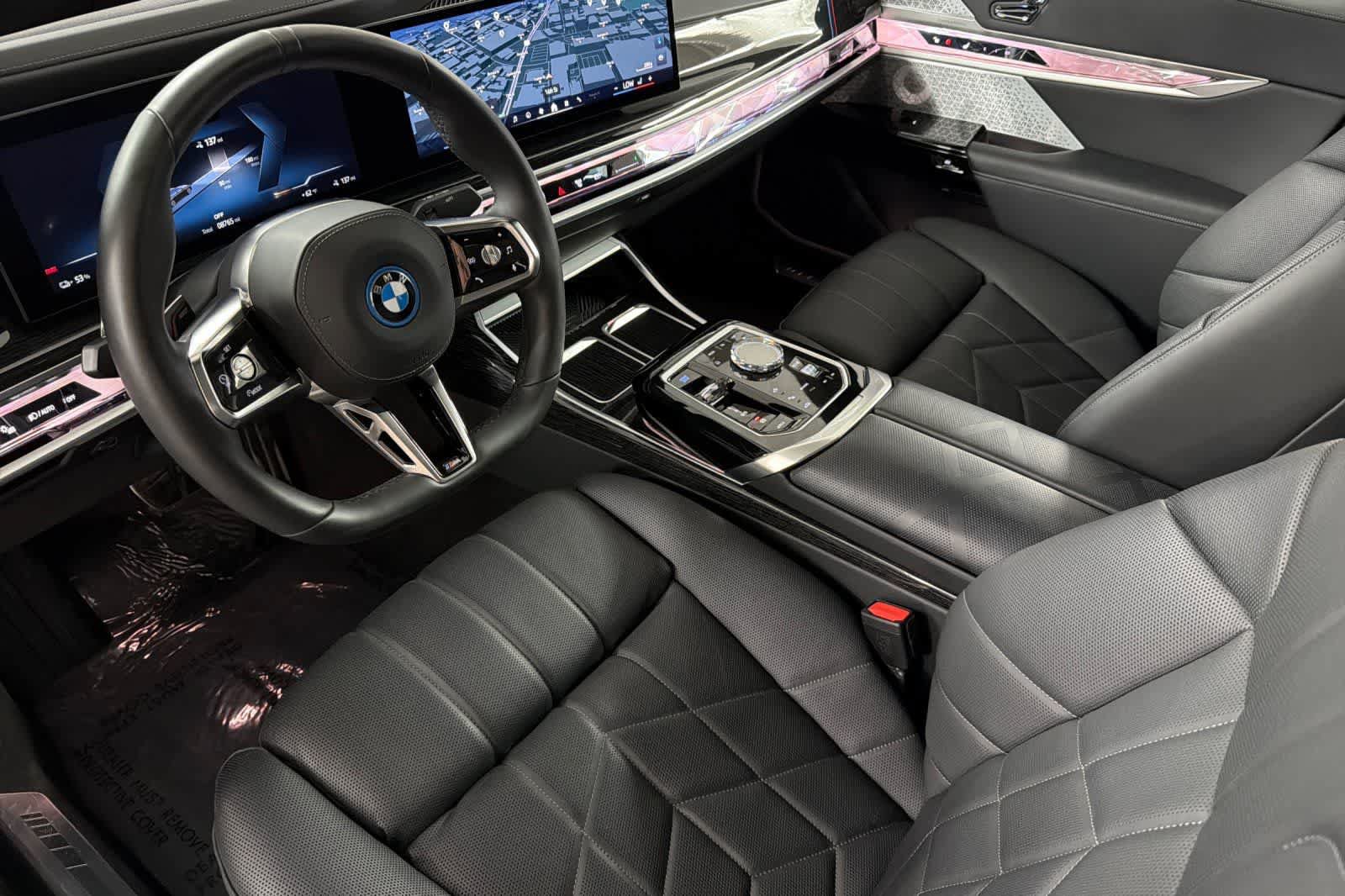 Used 2025 BMW i7 xDrive60 AWD/4WD image 11