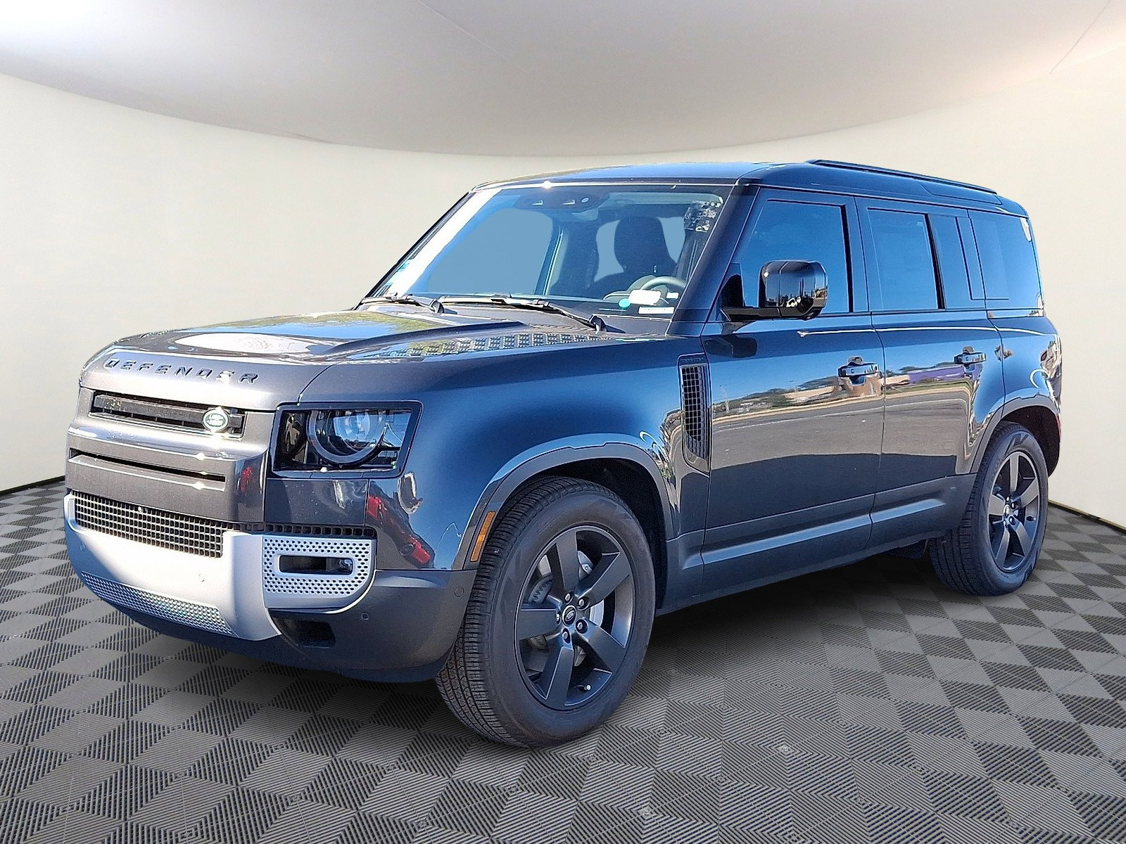 New 2025 Land Rover Defender 110 S image 1