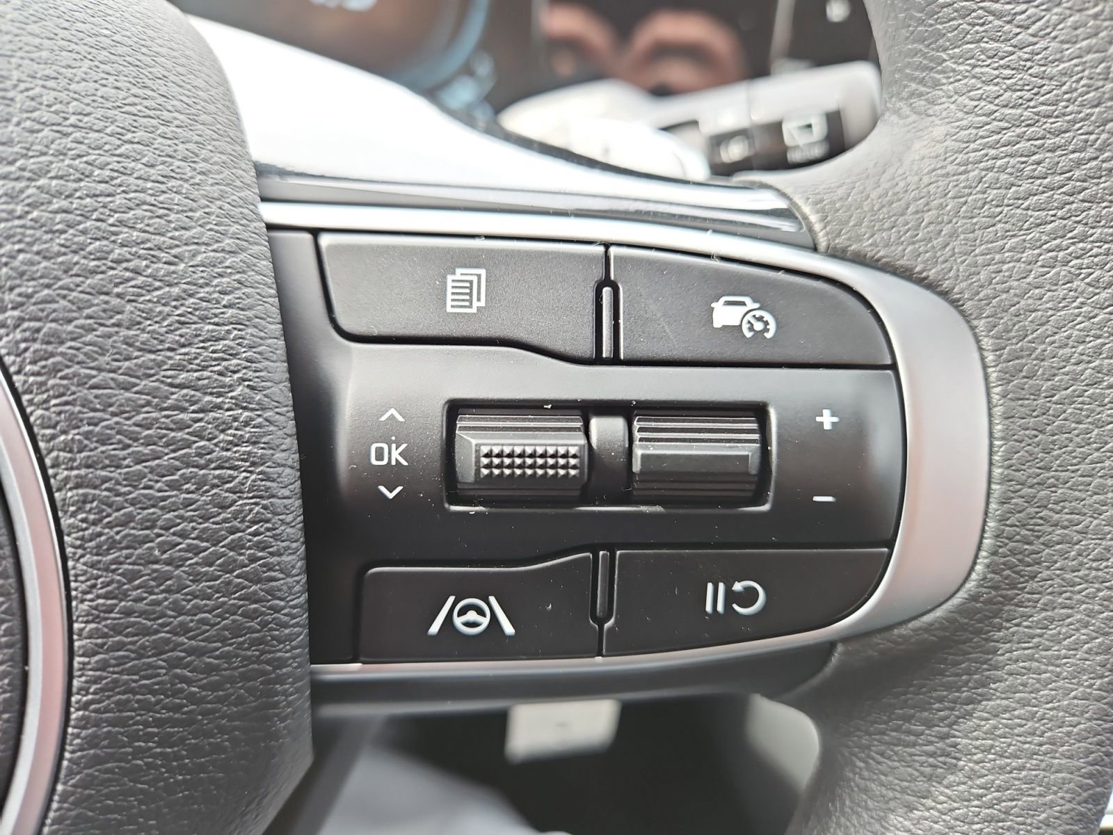 Used 2025 Kia Sportage LX image 25