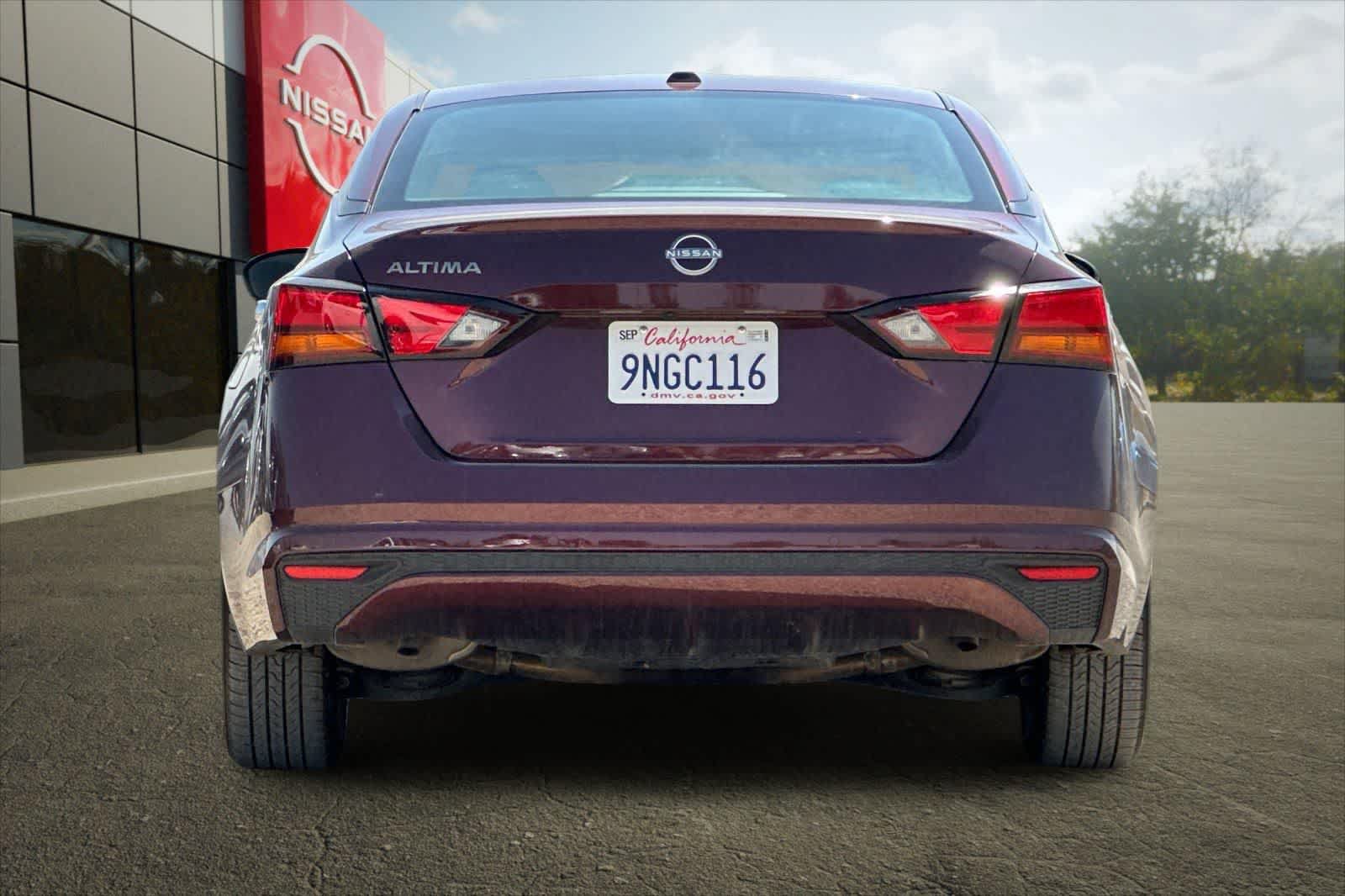 Used 2025 Nissan Altima 2.5 SV FWD image 7