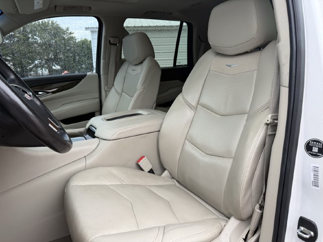 Used 2018 Cadillac Escalade Luxury AWD/4WD image 23