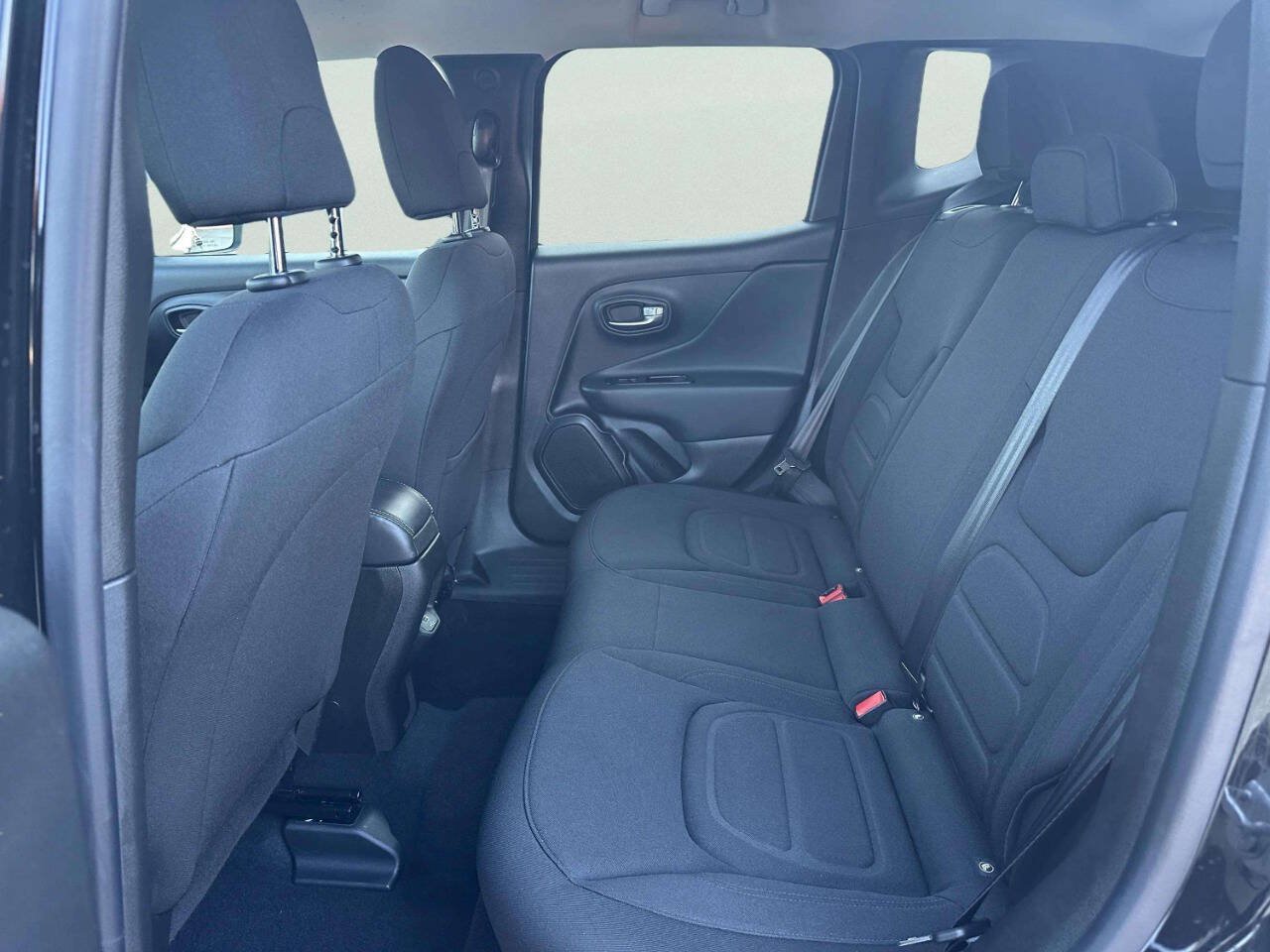 Used 2022 Jeep Renegade Latitude AWD/4WD image 37