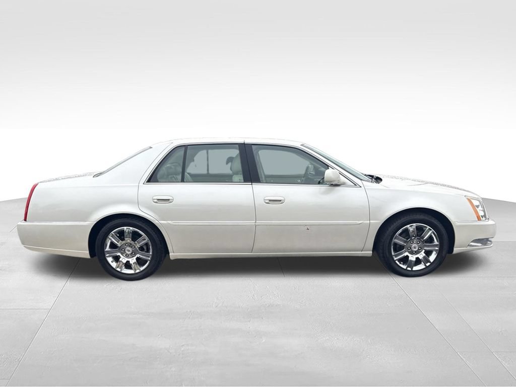 Used 2011 Cadillac DTS Platinum FWD image 2