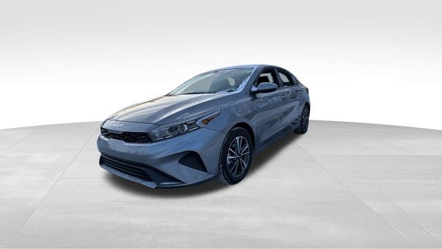 Used 2024 Kia Forte LXS image 3
