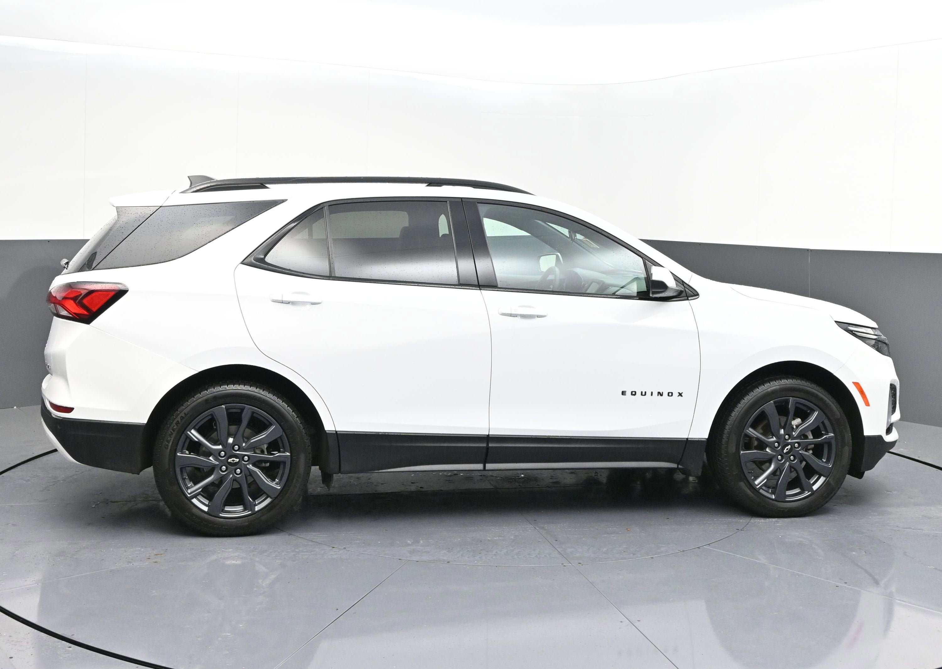 Used 2023 Chevrolet Equinox RS FWD image 8