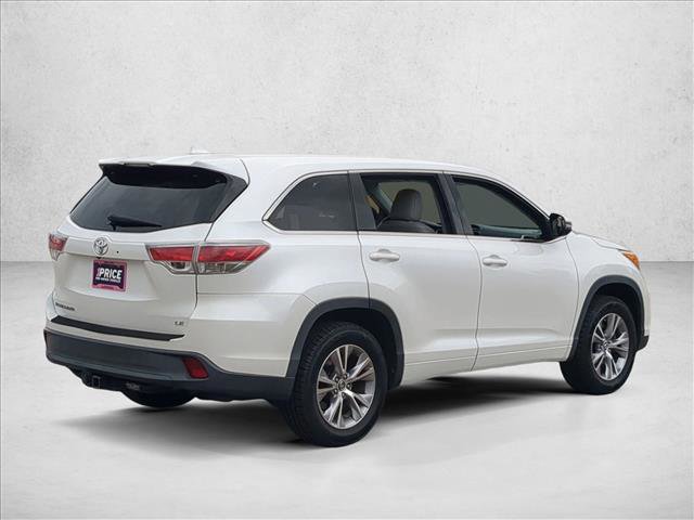 Used 2016 Toyota Highlander Plus FWD image 5