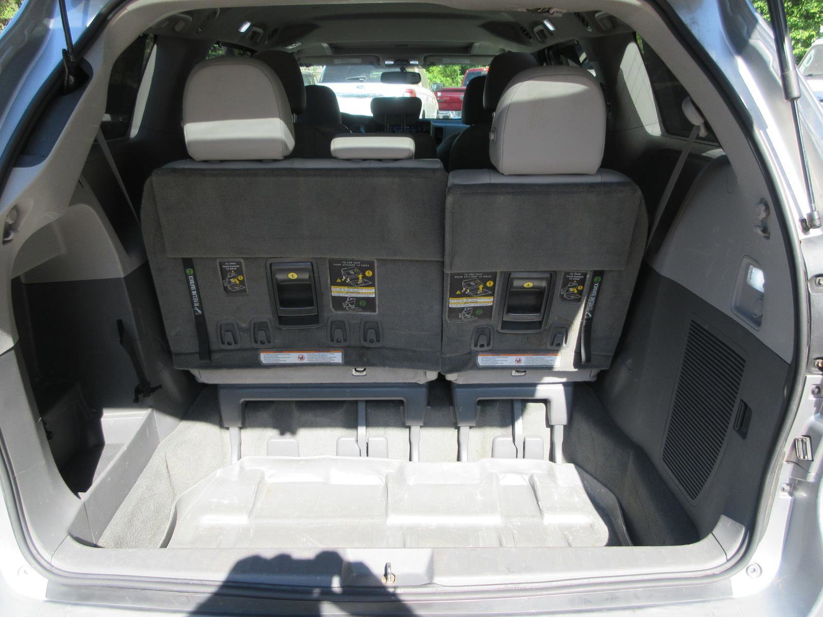 Used 2017 Toyota Sienna XLE FWD image 29