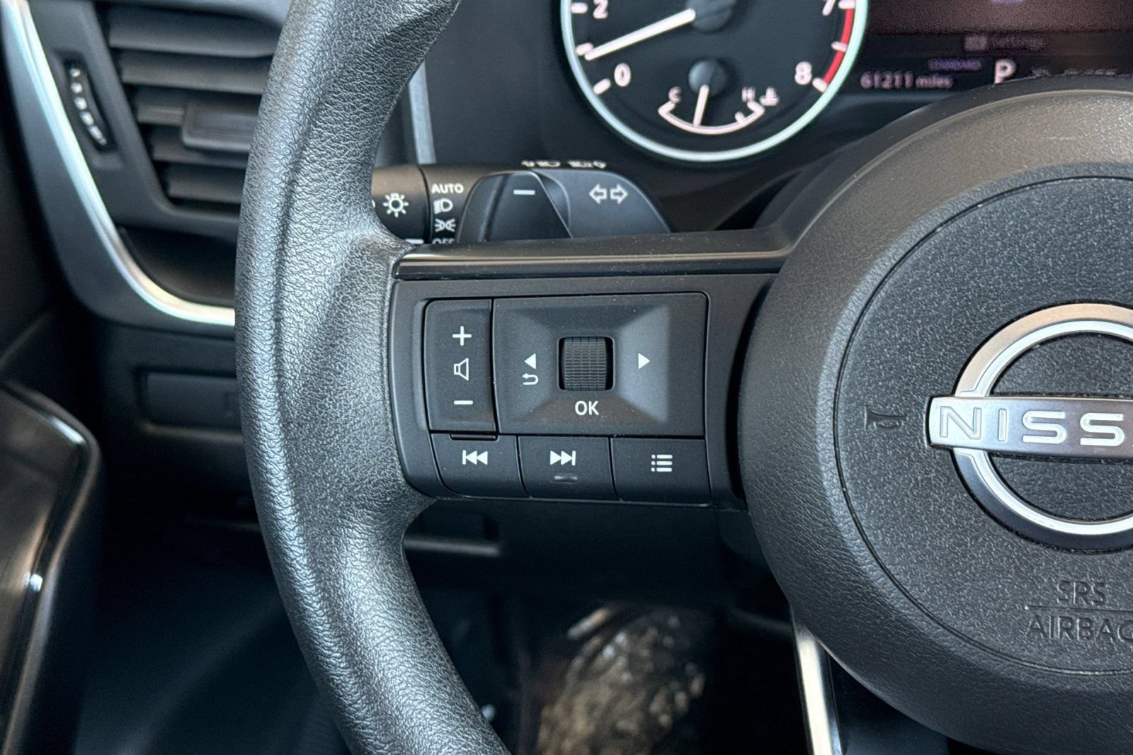 Used 2024 Nissan Rogue S FWD image 29