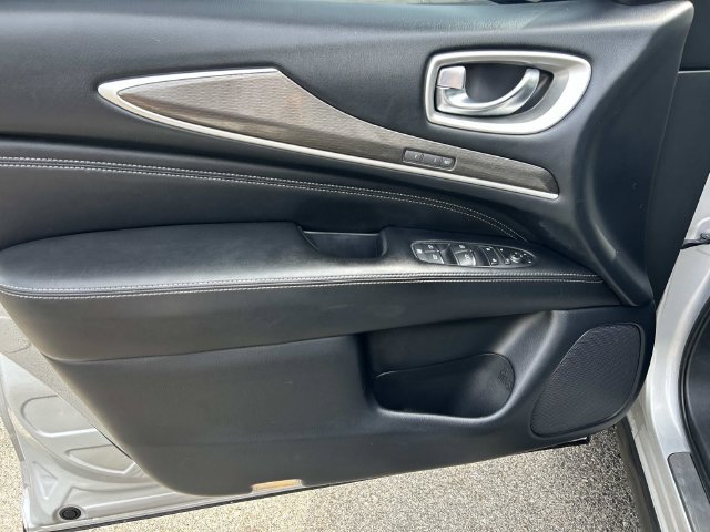 Used 2020 INFINITI QX60 Luxe w/ Essential Package FWD image 18