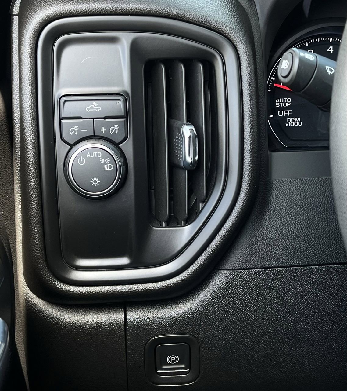 Used 2022 Chevrolet Silverado 1500 Custom image 20