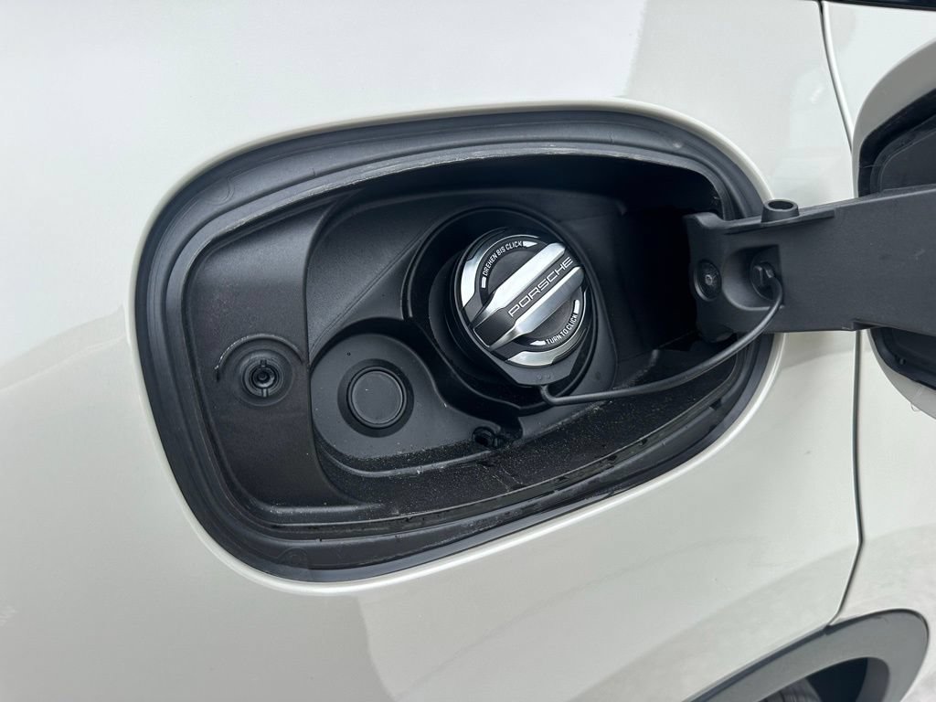 Certified 2025 Porsche Cayenne E-Hybrid AWD/4WD image 43