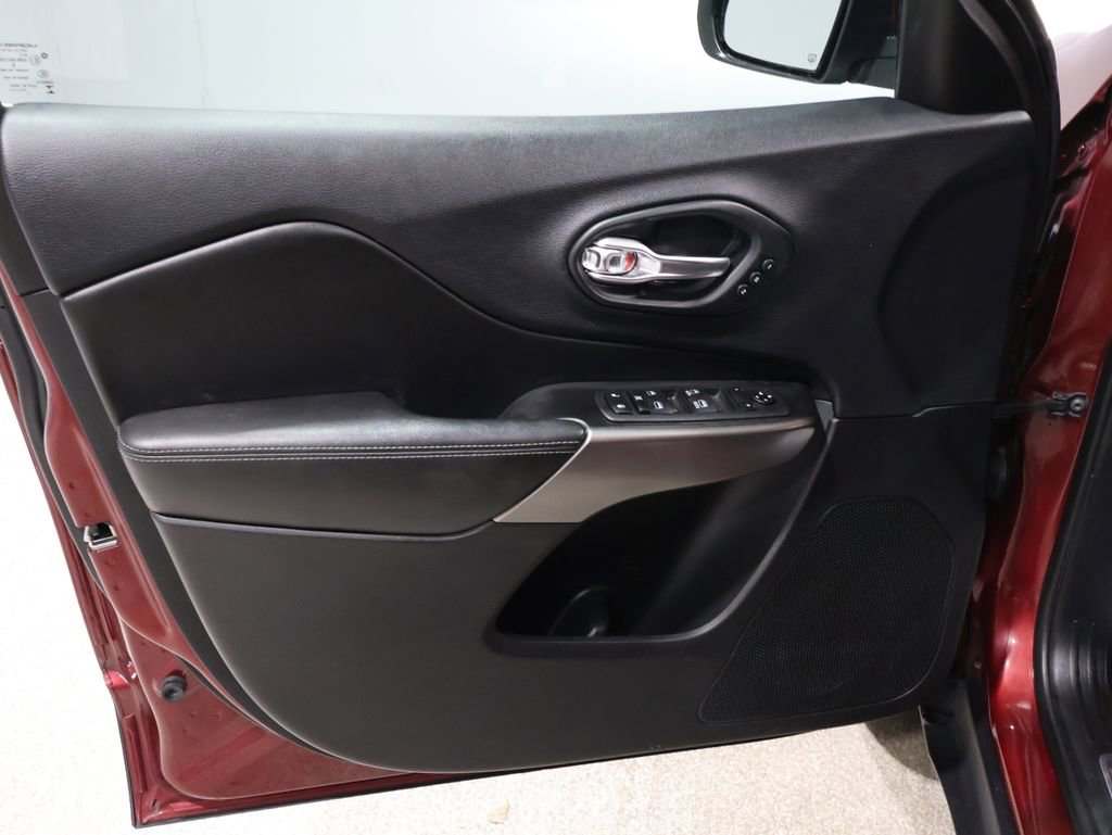 Used 2019 Jeep Cherokee Limited image 13