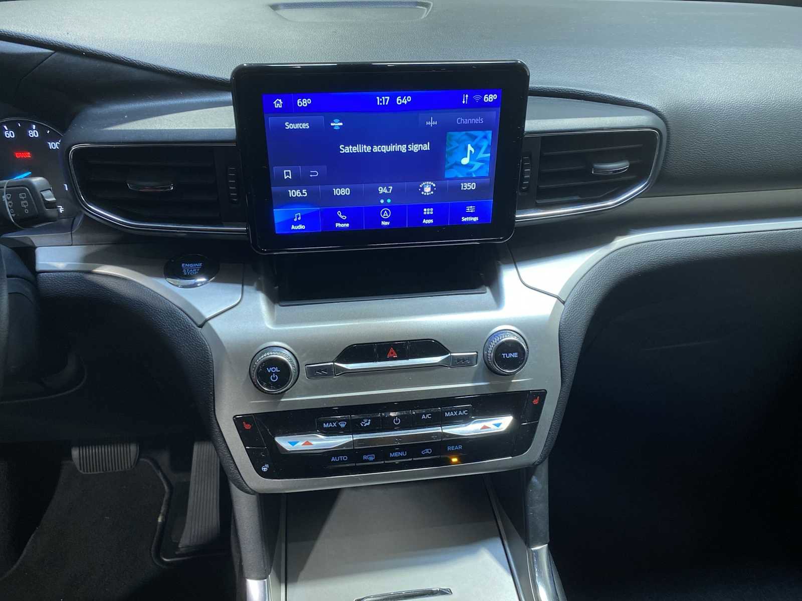 Used 2022 Ford Explorer XLT w/ Equipment Group 202A image 16