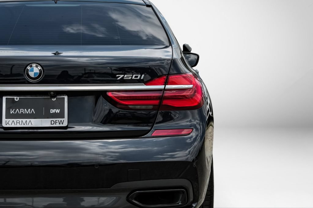 Used 2019 BMW 750i xDrive w/ M Sport Package AWD/4WD image 53