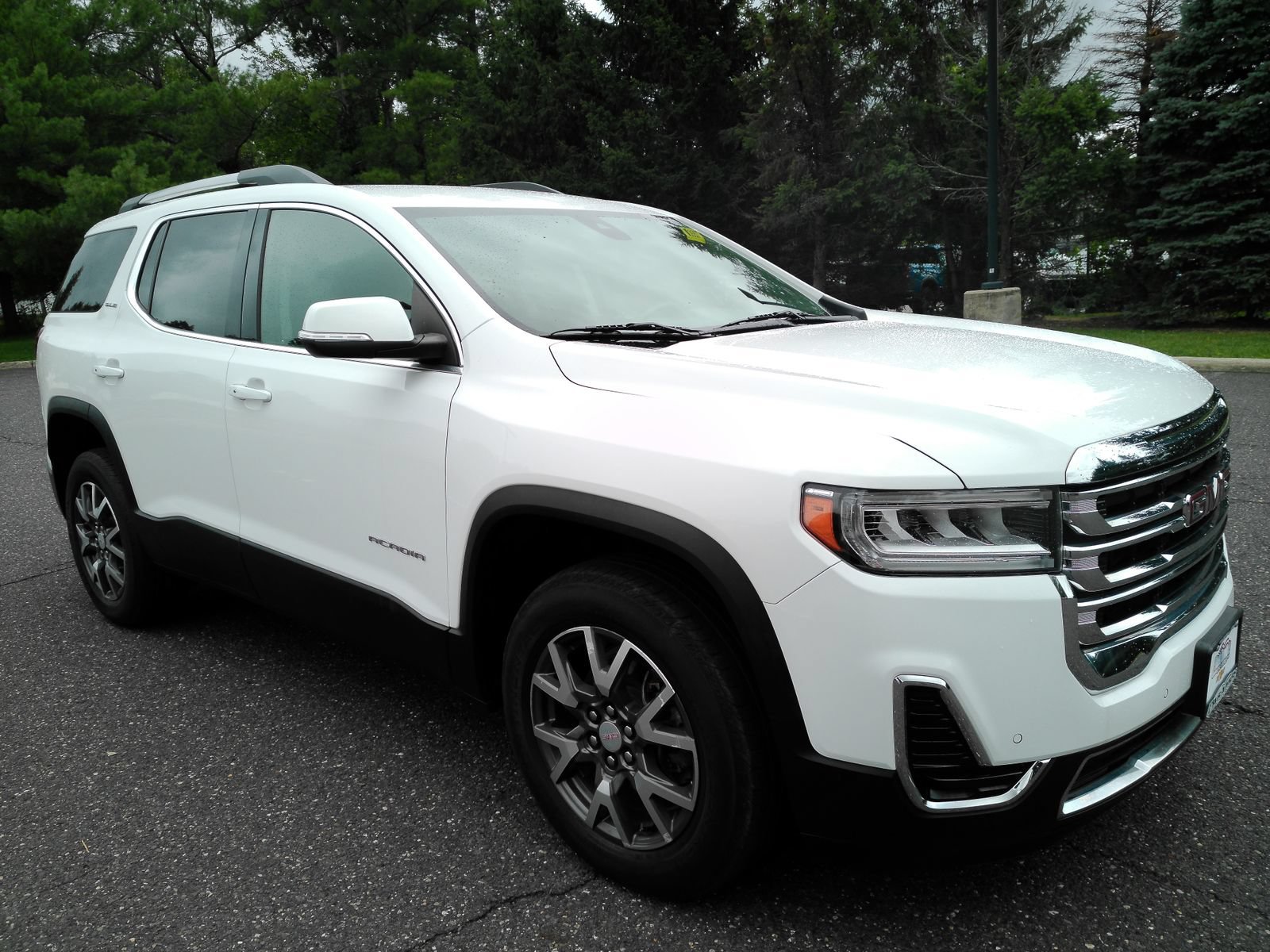 Certified 2023 GMC Acadia SLE w/ Driver Convenience Package AWD/4WD image 2