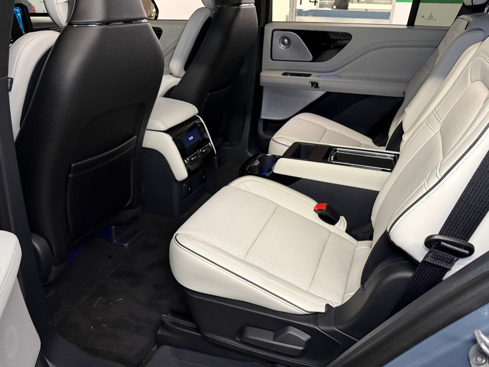New 2026 Lincoln Aviator Black Label w/ Dynamic Handling Package AWD/4WD image 19