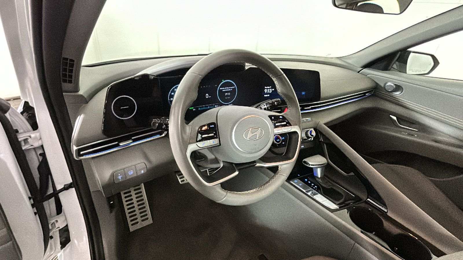 Used 2025 Hyundai Elantra SEL FWD image 16