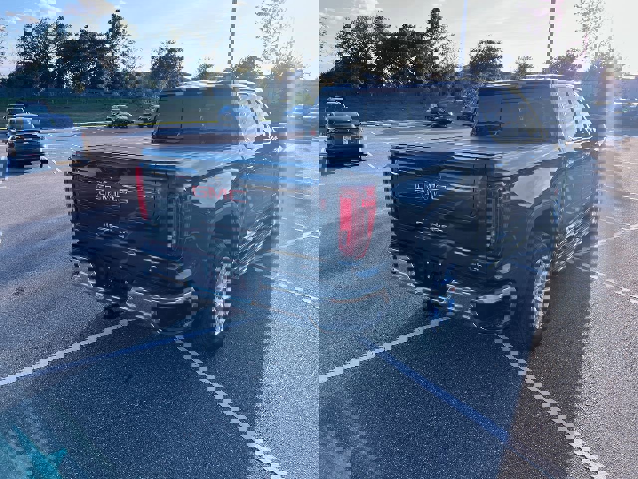 Used 2022 GMC Sierra 1500 SLT w/ SLT Premium Plus Package image 3