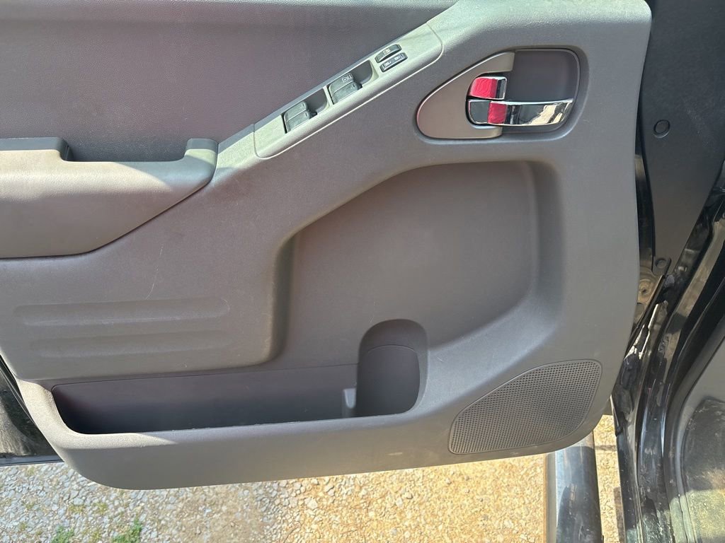 Used 2016 Nissan Frontier SV AWD/4WD image 8