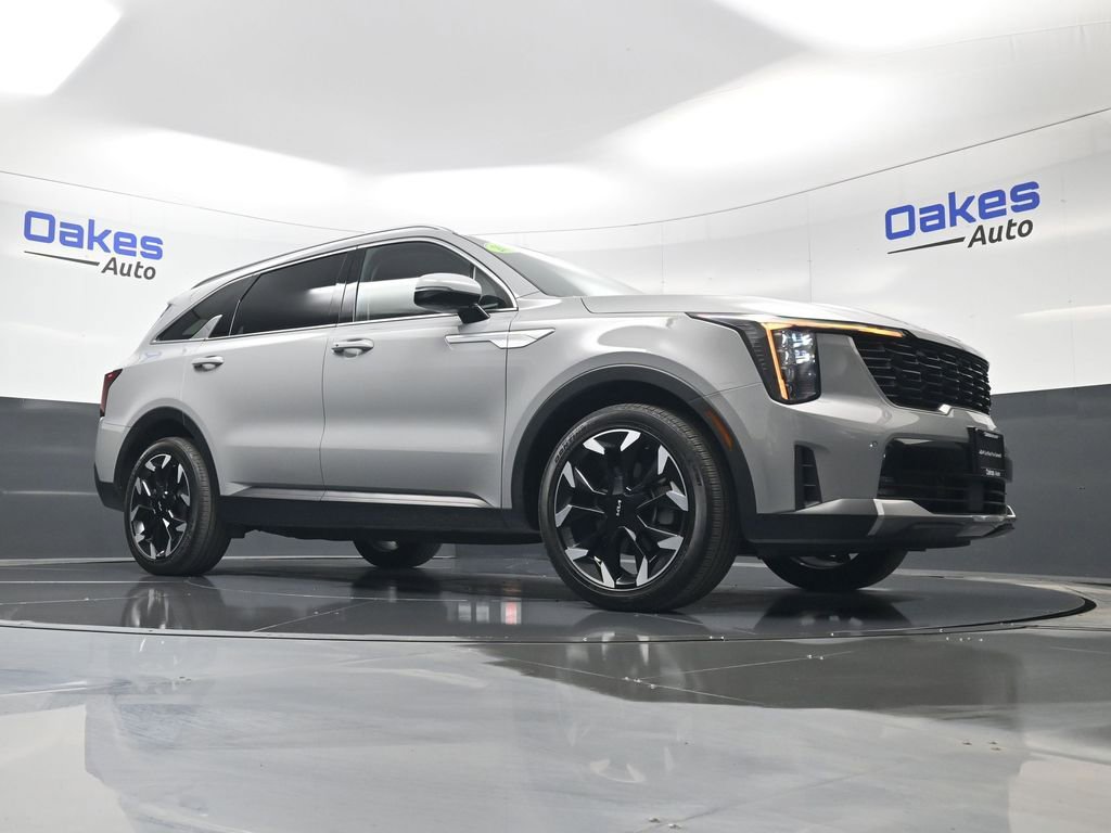 Certified 2024 Kia Sorento EX w/ Panoramic Sunroof Package image 42