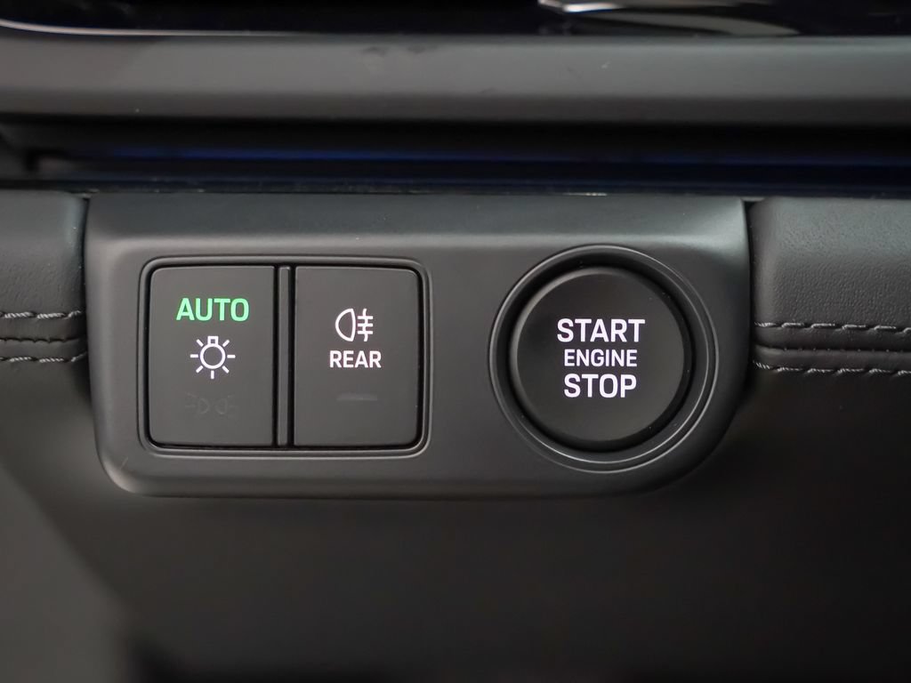 Certified 2025 Porsche Panamera 4 AWD/4WD image 25