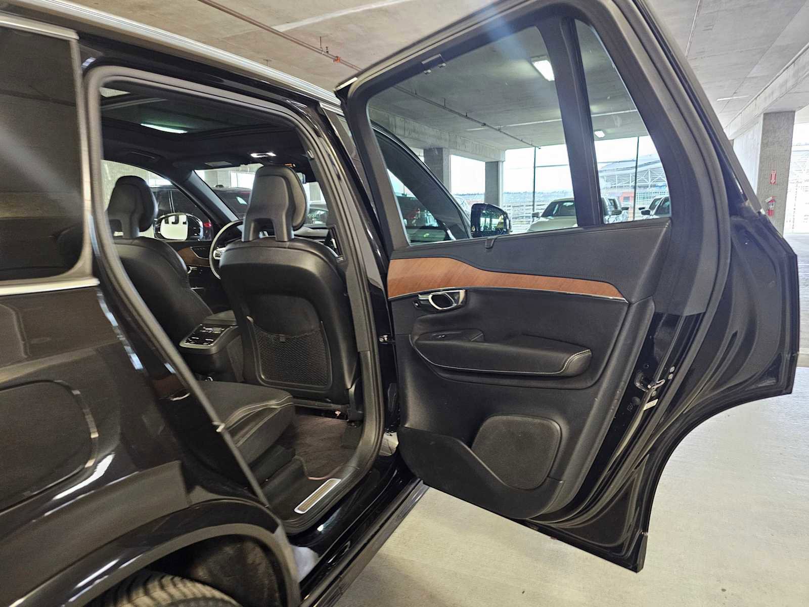 Used 2016 Volvo XC90 T6 Inscription w/ Vision Package AWD/4WD image 32