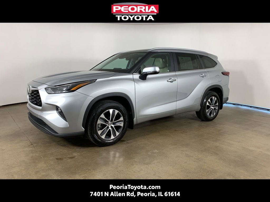 Used 2024 Toyota Highlander XLE AWD/4WD image 1