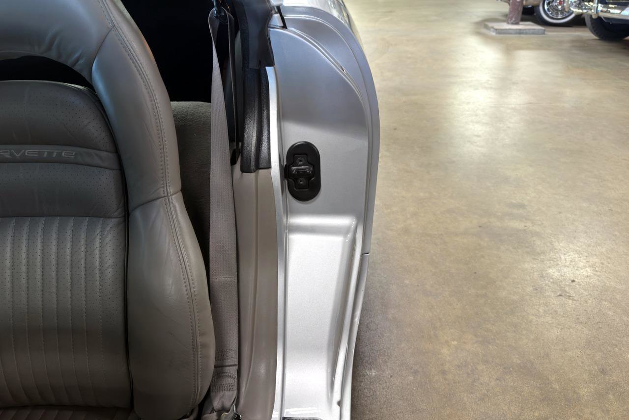 Used 1997 Chevrolet Corvette Coupe w/ Memory Pkg RWD image 60