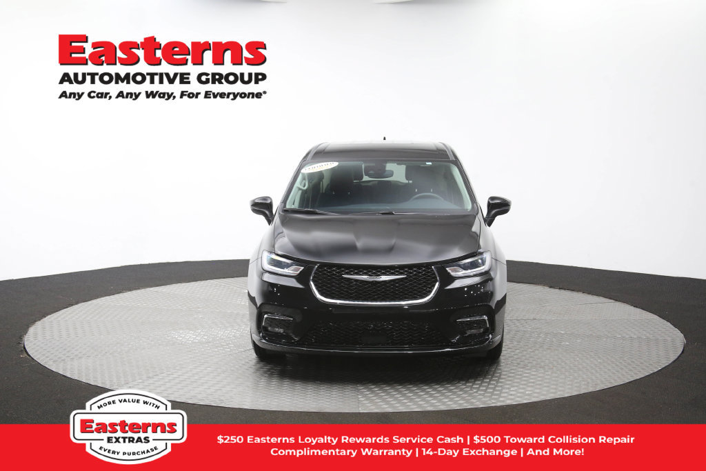 Used 2023 Chrysler Pacifica Touring-L FWD image 55
