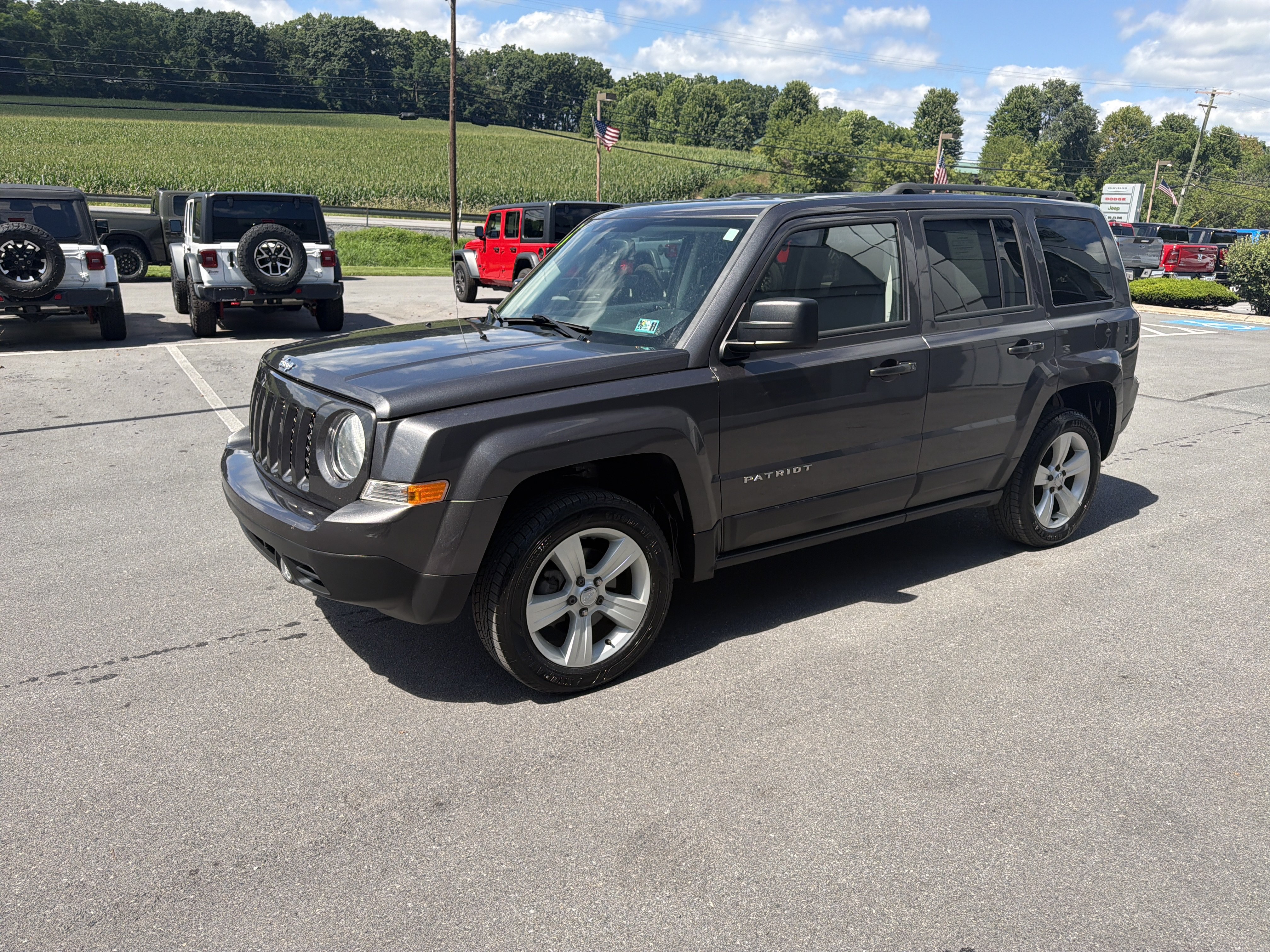 Used 2016 Jeep Patriot Latitude AWD/4WD image 12