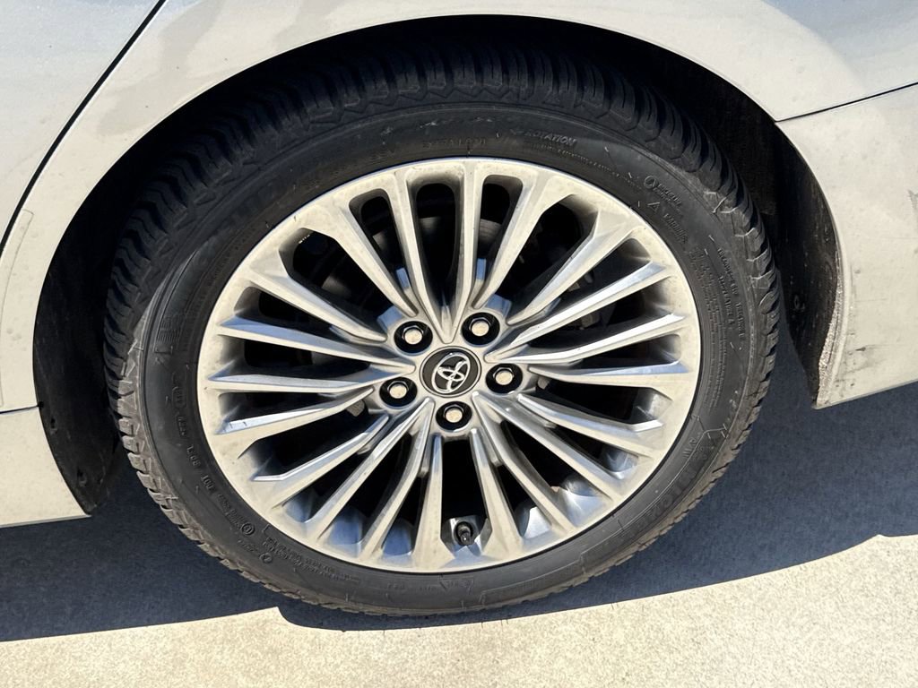 Used 2019 Toyota Avalon Limited w/ Advanced Safety Package FWD image 31