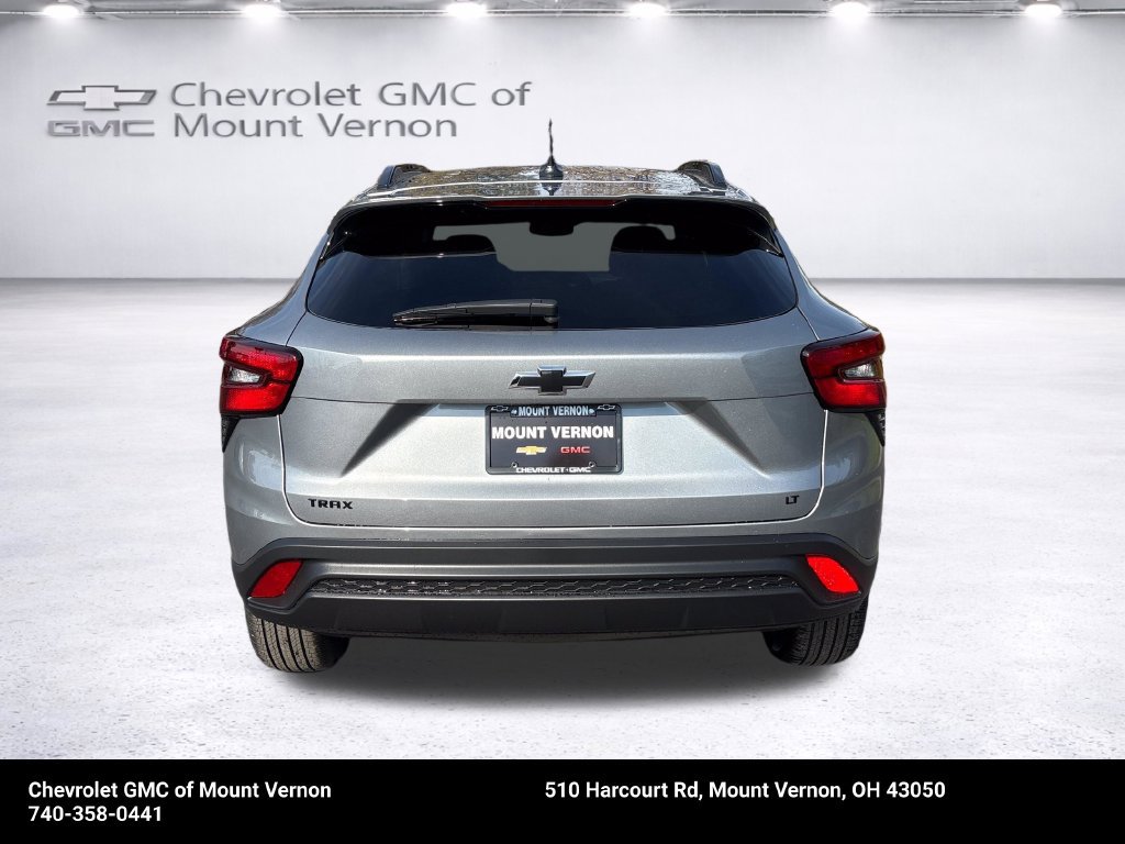 New 2026 Chevrolet Trax LT w/ Midnight Edition FWD image 4