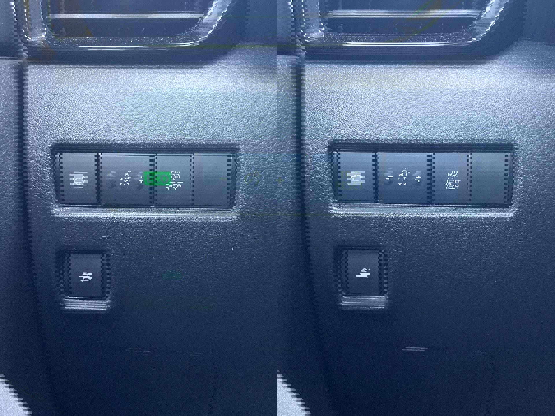 Used 2024 Nissan Sentra SV FWD image 11