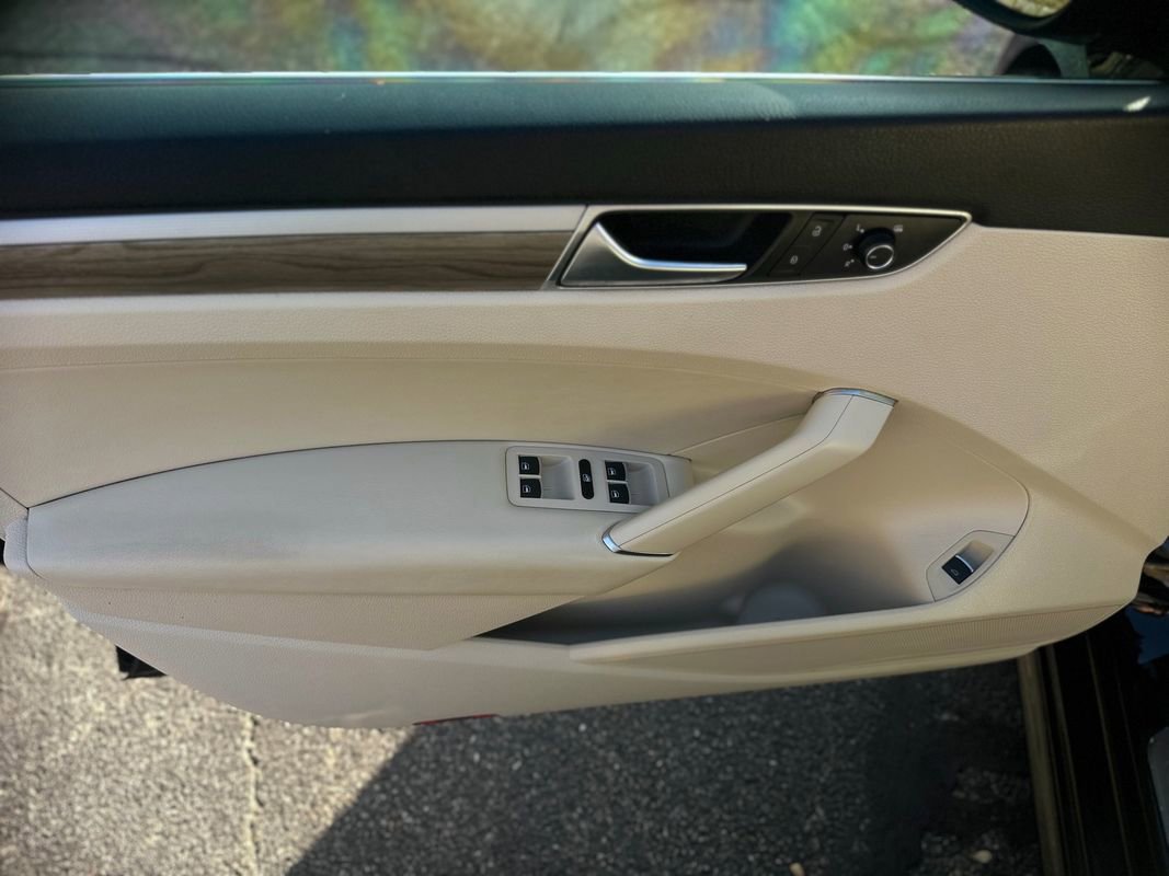 Used 2016 Volkswagen Passat 1.8T image 9